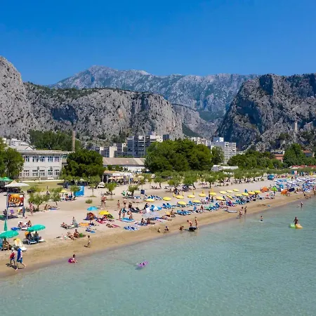 Apartment Beachfront Penthouse Boho Omiš