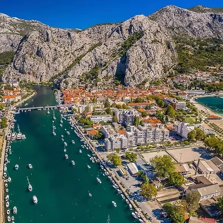 Beachfront Penthouse Boho Apartment Omiš