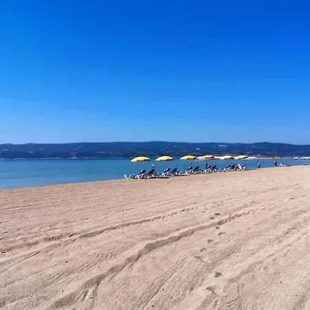 Beachfront Penthouse Boho דירה אומיס