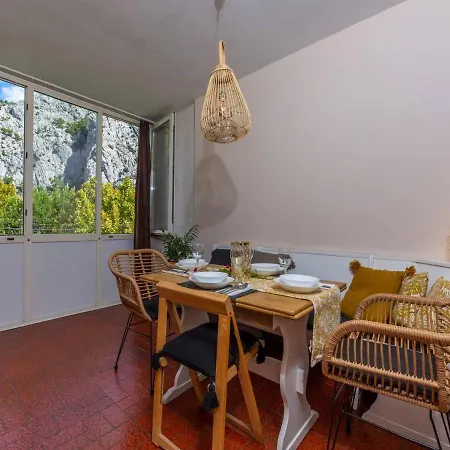 Boho River And Sandy *