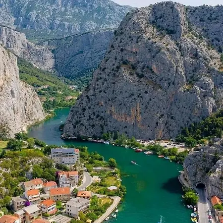 Appartement Beachfront Penthouse Boho Omiš