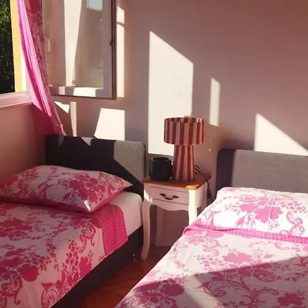 Central Apartment Boho Omis Sandy Beach *